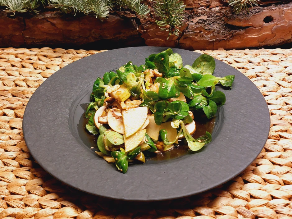 Vogerlsalat mit Birne