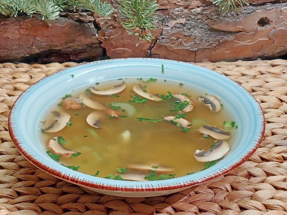 Rindsuppe mit Champignons