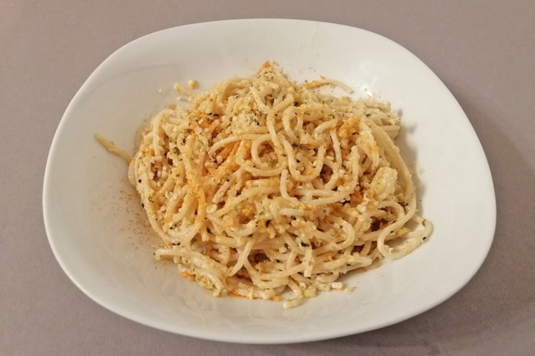Dinkelspaghetti mit Hanfsamen