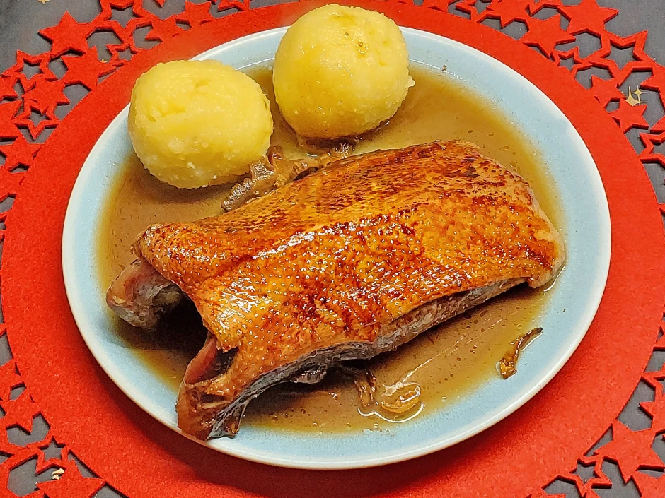 G&auml;nsebrust mit fr&auml;nkischen Kn&ouml;deln