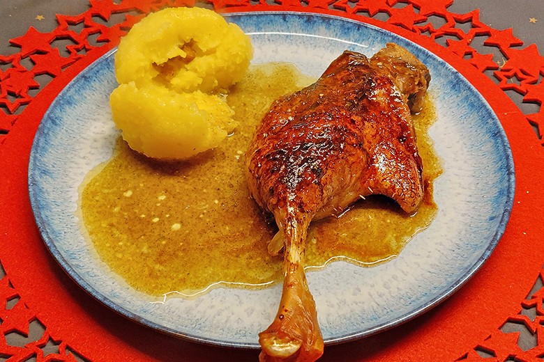 Gänsekeulen mit Kartoffelknödel