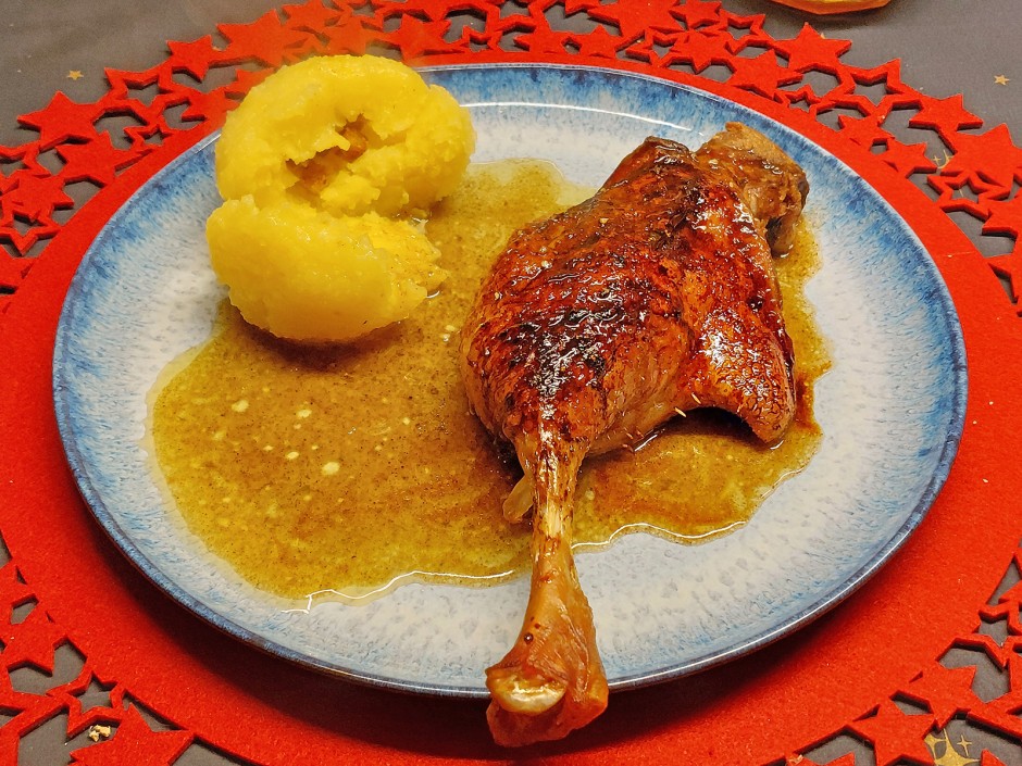 Gänsekeulen mit Kartoffelknödel