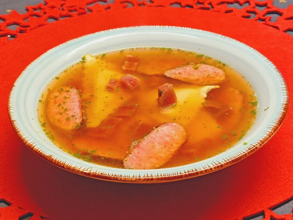 Rote-R&uuml;ben-Suppe mit Einlage