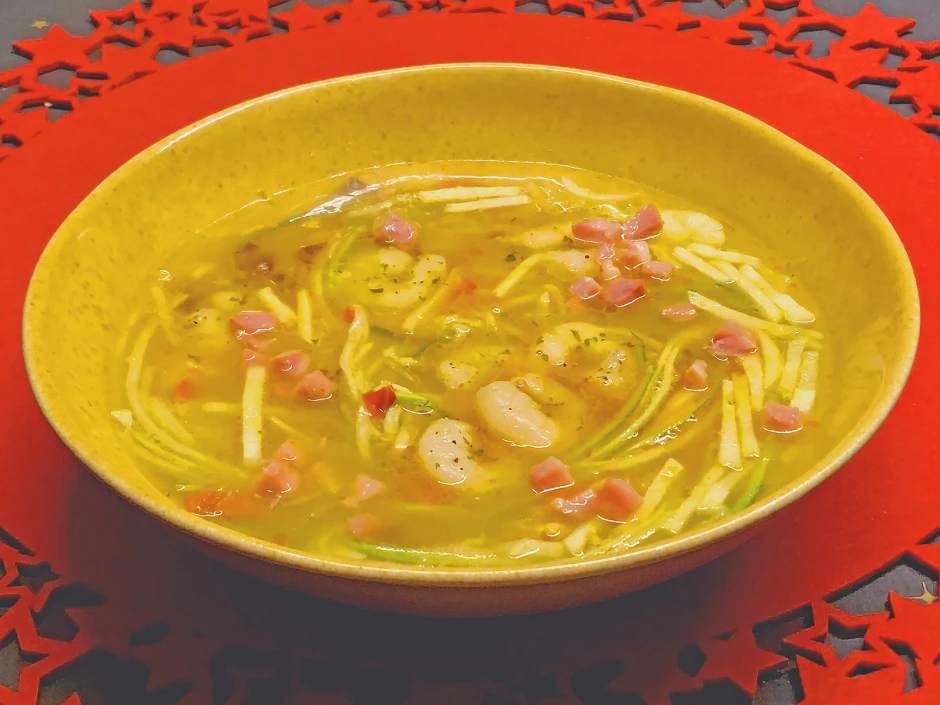 Zucchinisuppe mit Garnelen