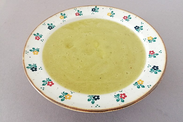 Erdäpfelsuppe mit Jungzwiebelgrün