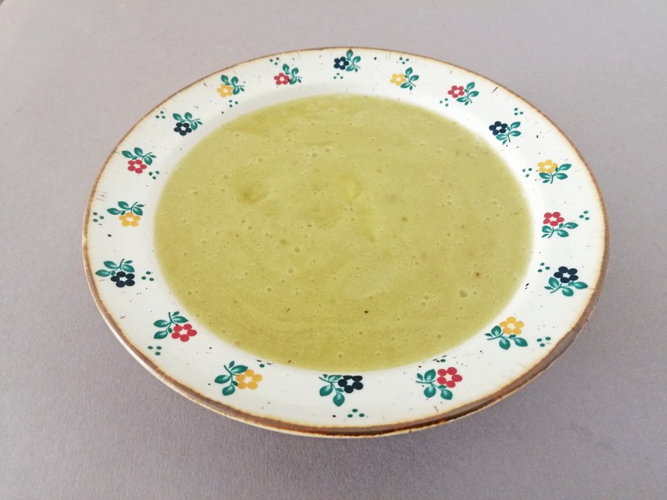 Erdäpfelsuppe mit Jungzwiebelgrün