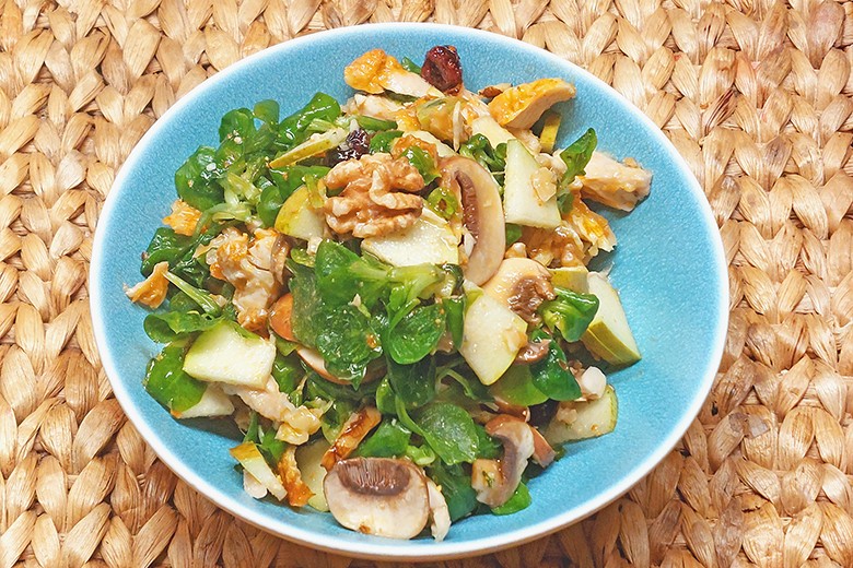 Vogerlsalat mit Chicken Wings