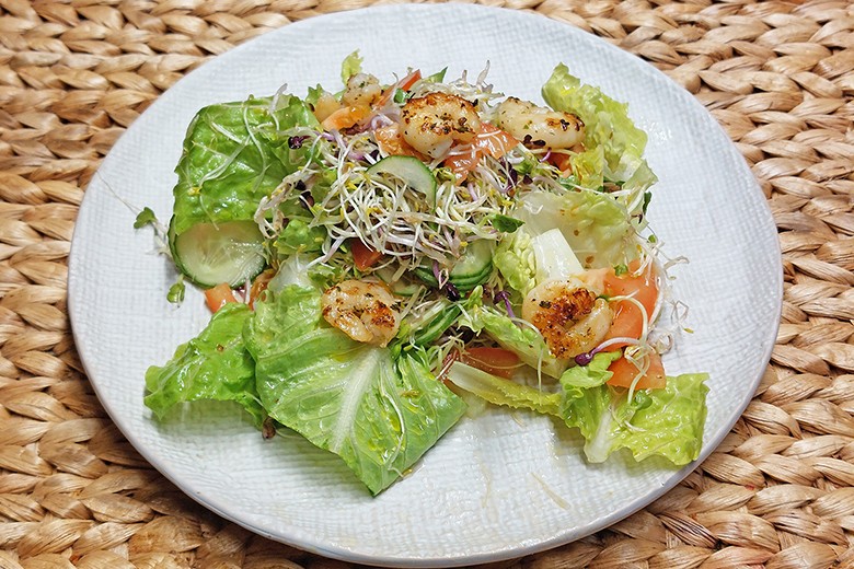 Sprossensalat mit Garnelen