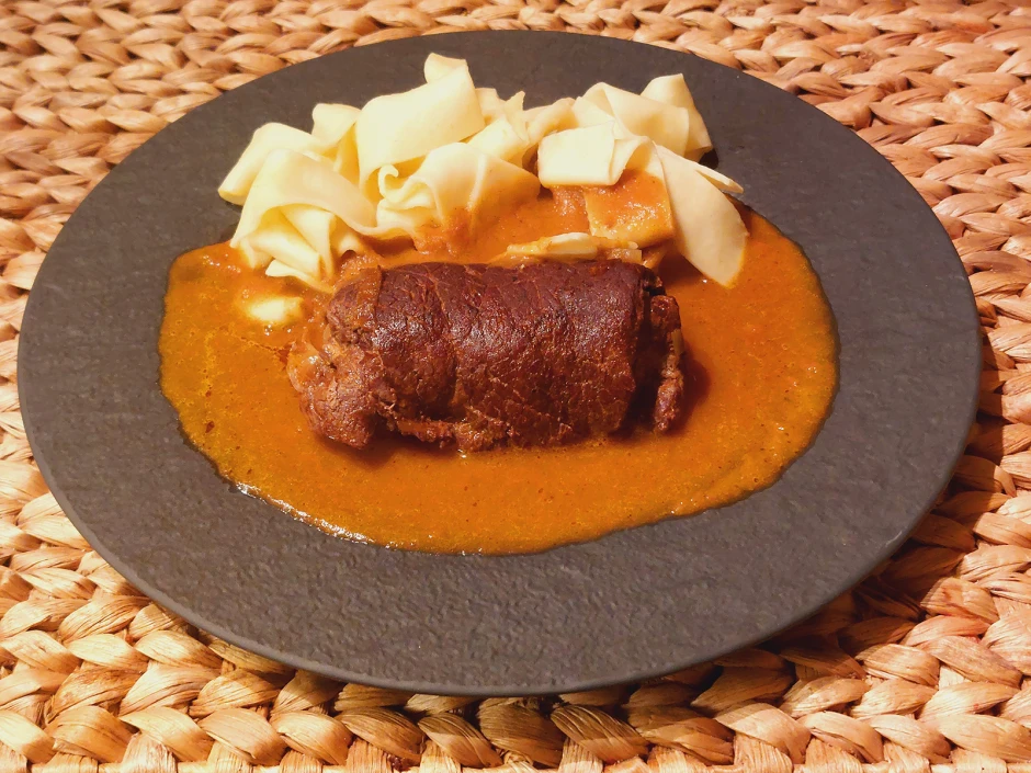 Rinderroulade in Steinpilzso&szlig;e