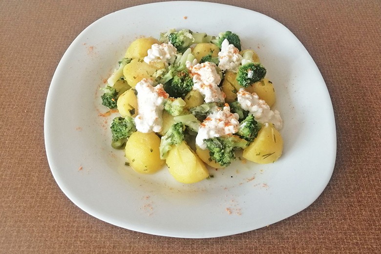 Erdäpfel-Brokkoli mit Cottage Cheese