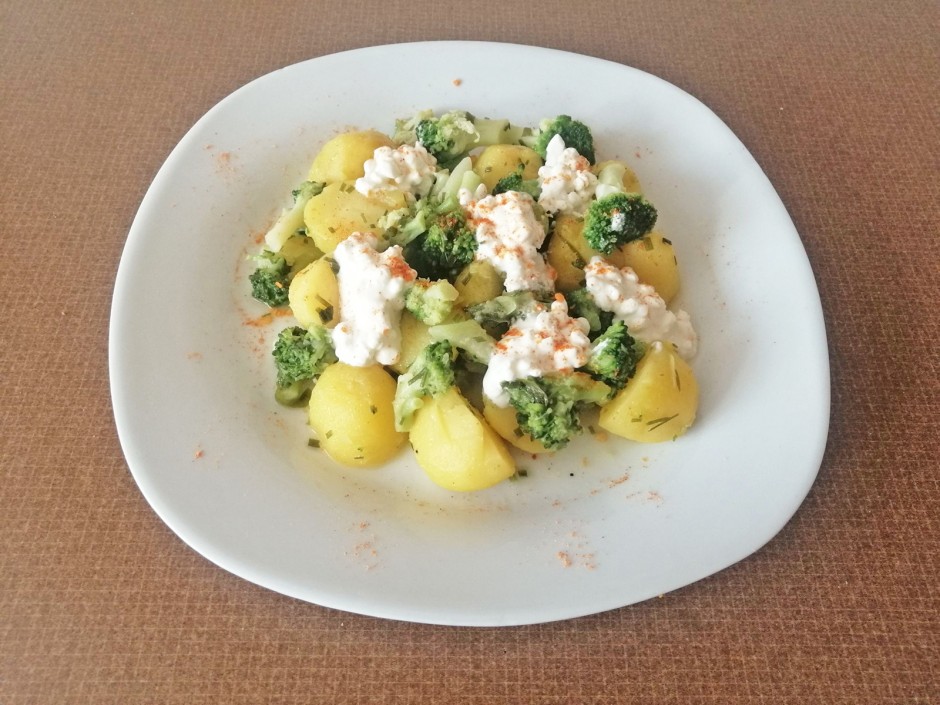 Erdäpfel-Brokkoli mit Cottage Cheese