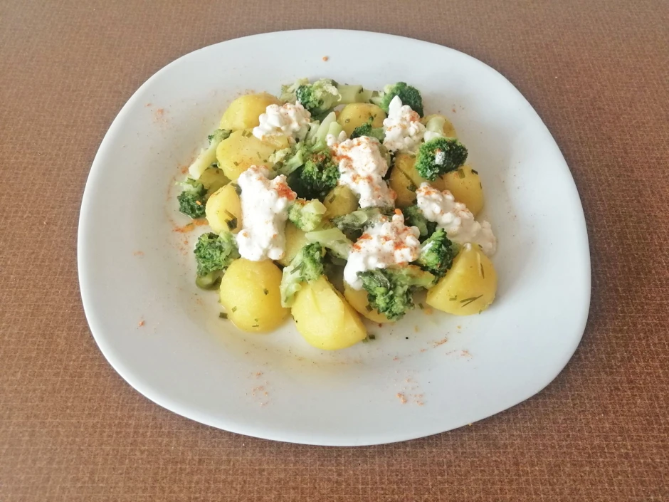 Erd&auml;pfel-Brokkoli mit Cottage Cheese
