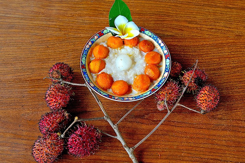 Klebreis mit Rambutan und Mango