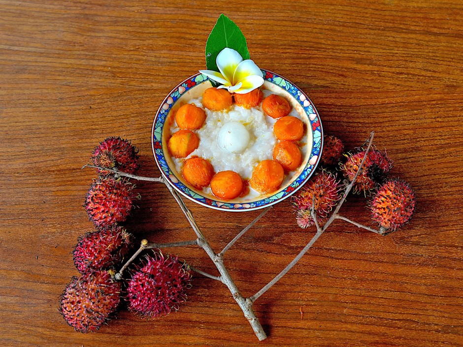 Klebreis mit Rambutan und Mango
