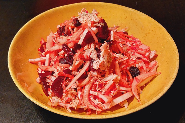 Chinakohlsalat mit Rote-Rüben-Dressing
