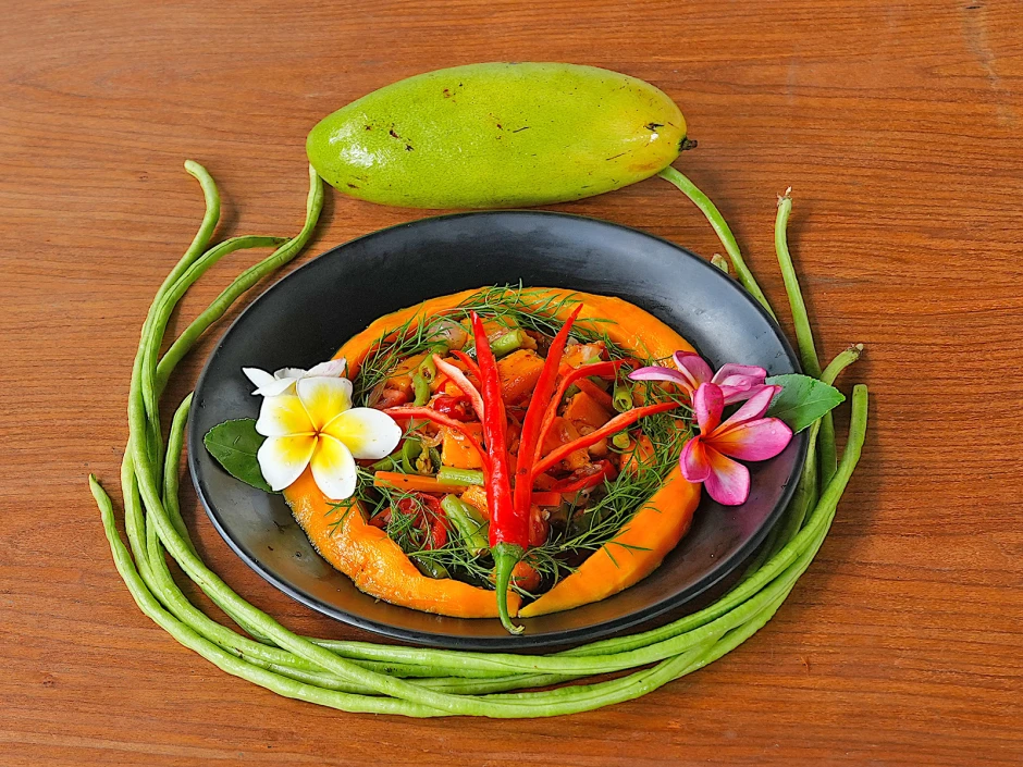 Gemischter Salat mit Mango