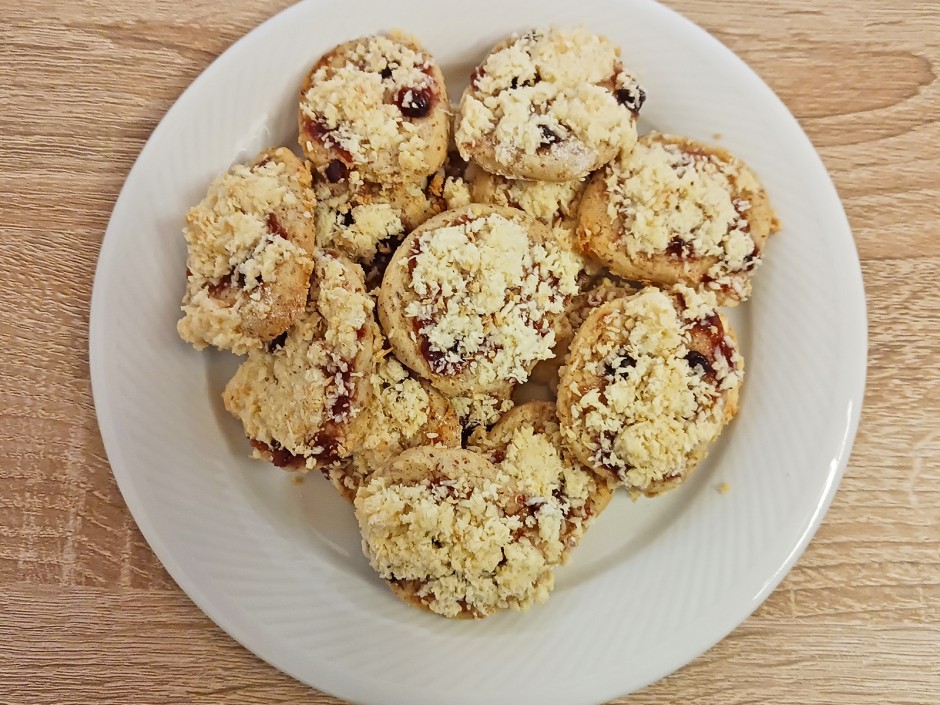 Kokosplätzchen mit Preiselbeeren