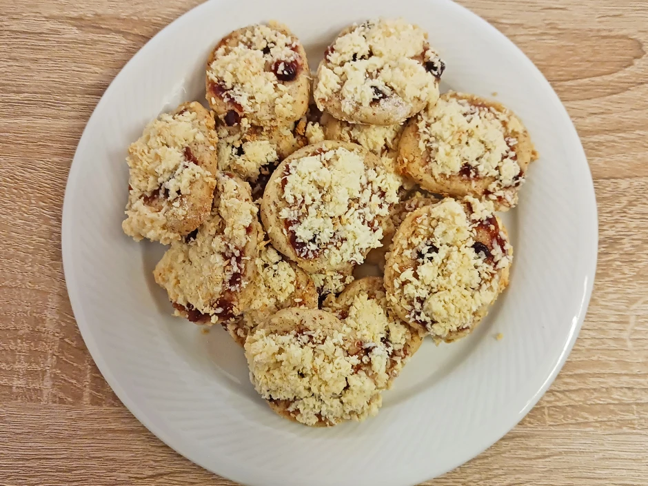 Kokosplätzchen mit Preiselbeeren