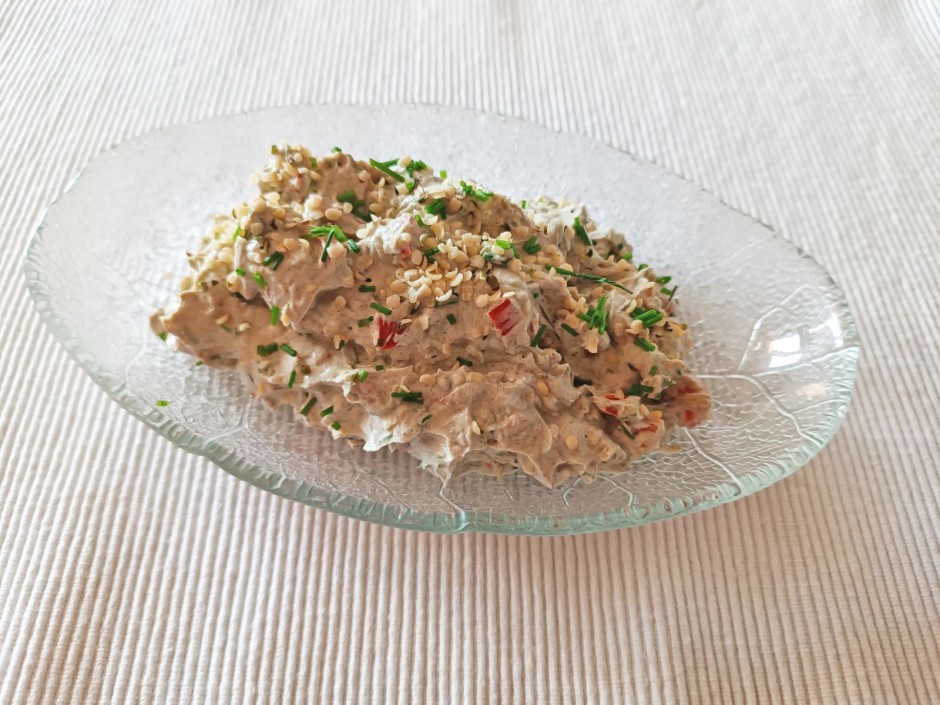 Hanf-Paprika-Aufstrich