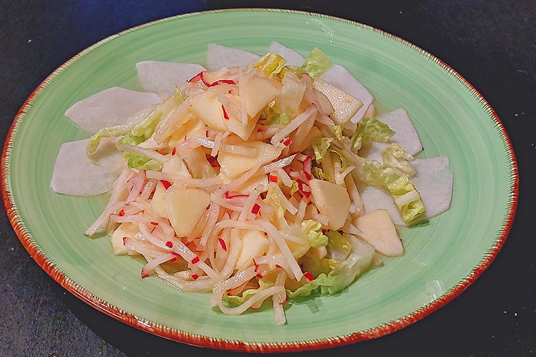 Schwarzer-Rettich-Salat mit Apfel 