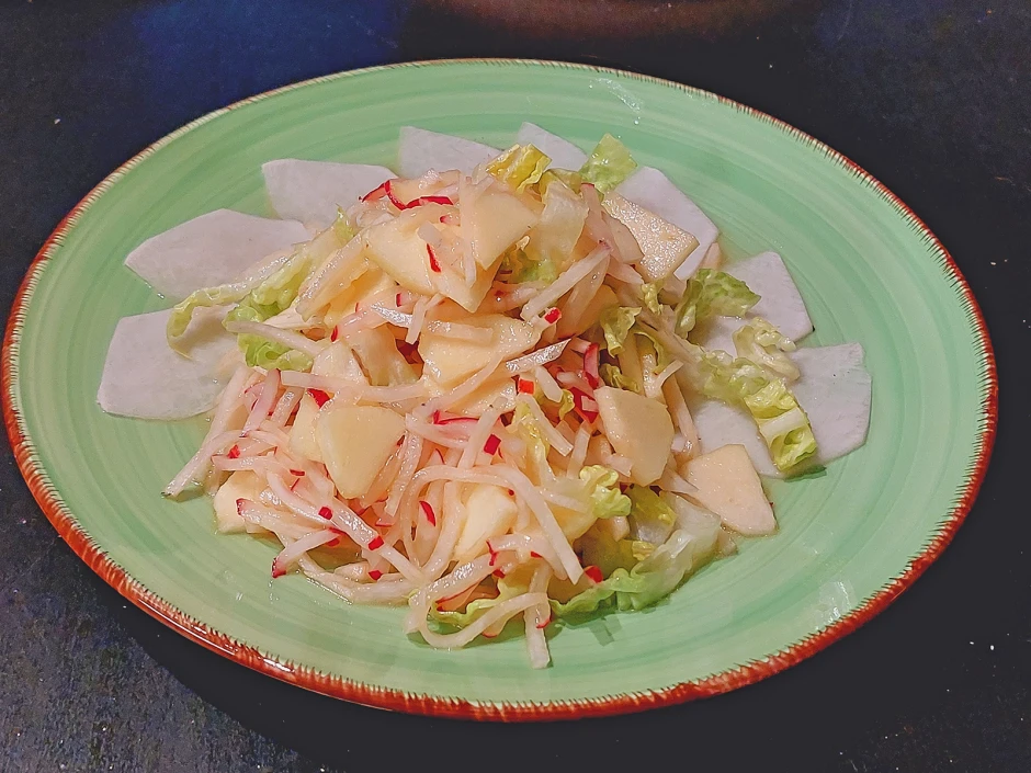 Schwarzer-Rettich-Salat mit Apfel 