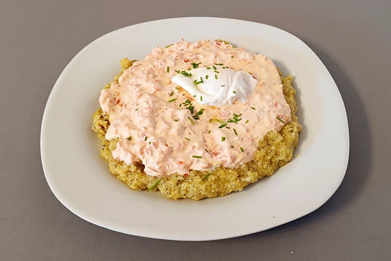 Polenta mit Paprikacreme und pochiertem Ei