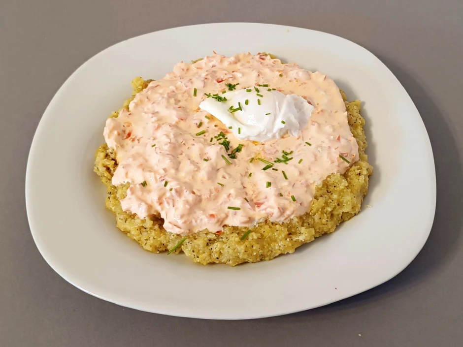 Polenta mit Paprikacreme und pochiertem Ei