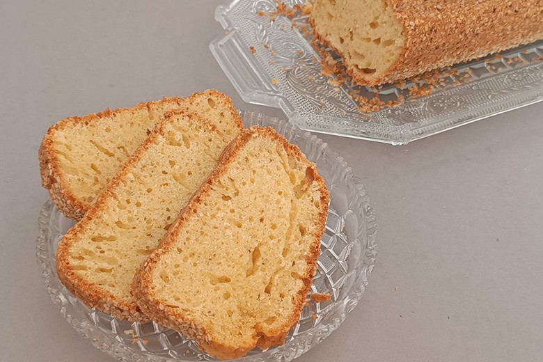Dinkelkuchen mit Sesam