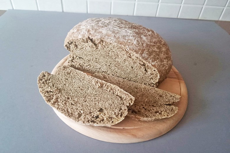 Hanfbrot mit Dinkelmehl