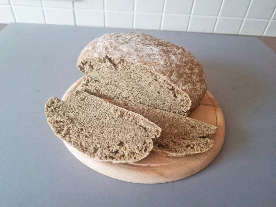 Hanfbrot mit Dinkelmehl