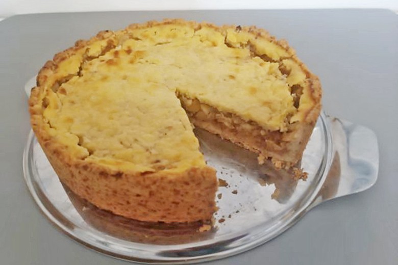 Dinkel-Apfelkuchen mit Vanillepudding
