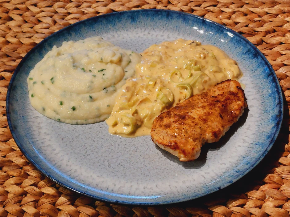 H&uuml;hnerbrust mit Lauchrahm