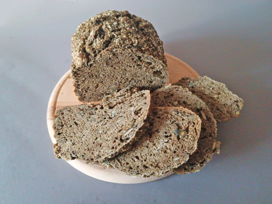Kürbiskernbrot mit Hanfmehl aus dem Brotbackautomaten