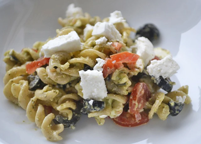 Mediterraner Vollkorn Nudelsalat