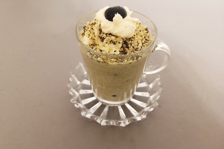 Schwarzbeer-Joghurt-Hanfcreme