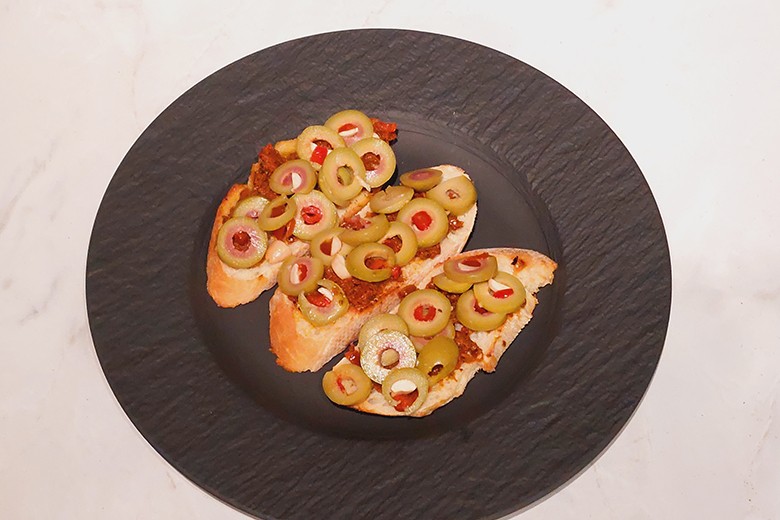 Bruschetta mit Oliven