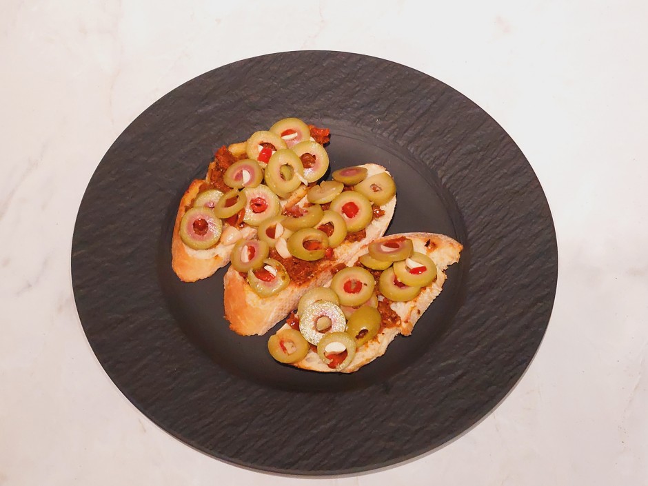 Bruschetta mit Oliven