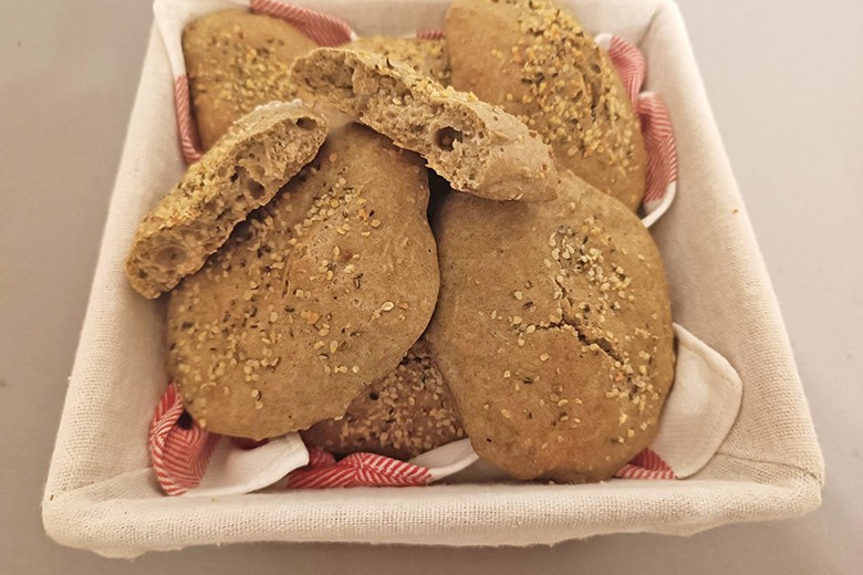 Hanf-Dinkel-Fladenbrot