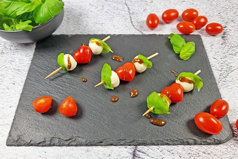Caprese-Spieße für den Valentinstag