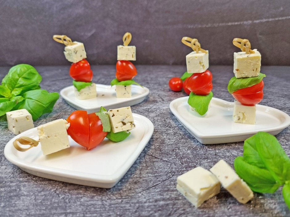 Valentinstags Tomaten-Feta-Spieße