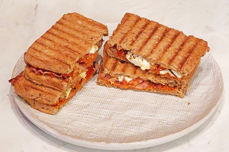 Speck-Knoblauch-Sandwich