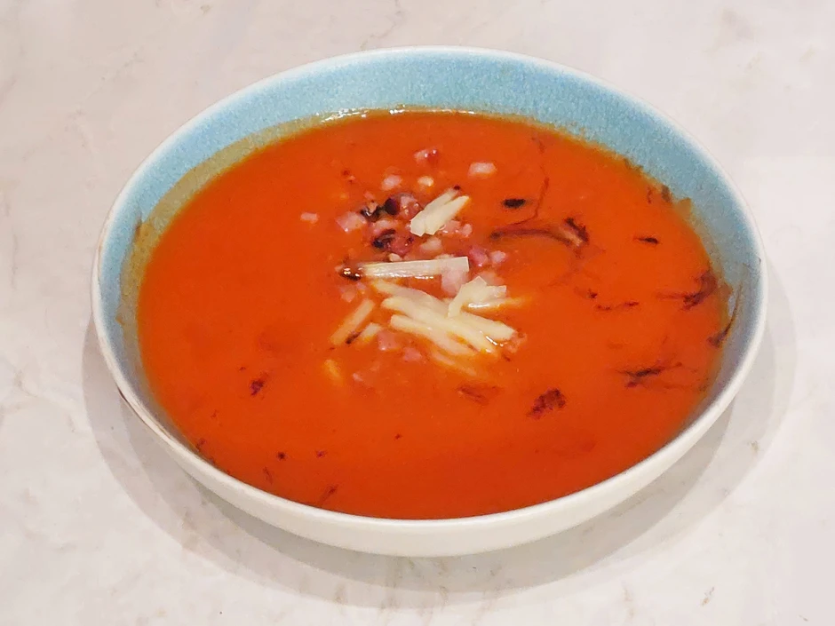 Tomatensuppe mit Bambussprossen