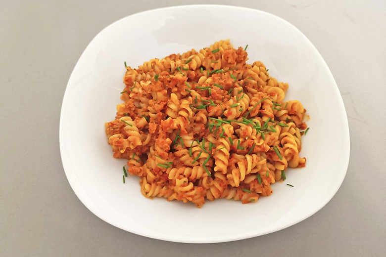 Dinkelspiralen mit Paprikasoße