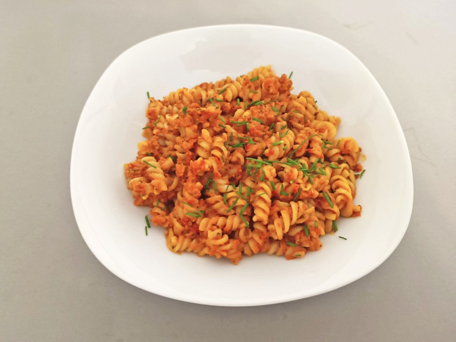 Dinkelspiralen mit Paprikasoße