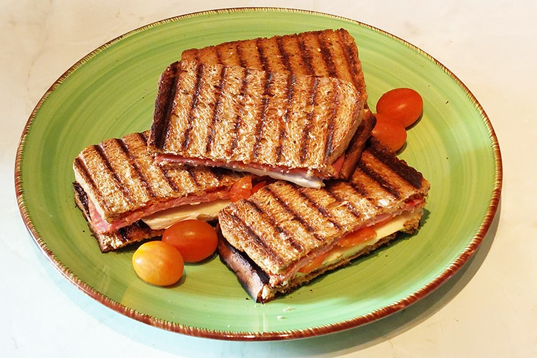Salami-Tomaten-Sandwich