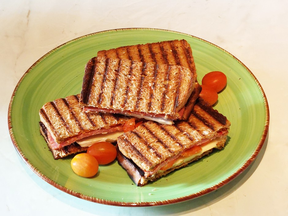 Salami-Tomaten-Sandwich