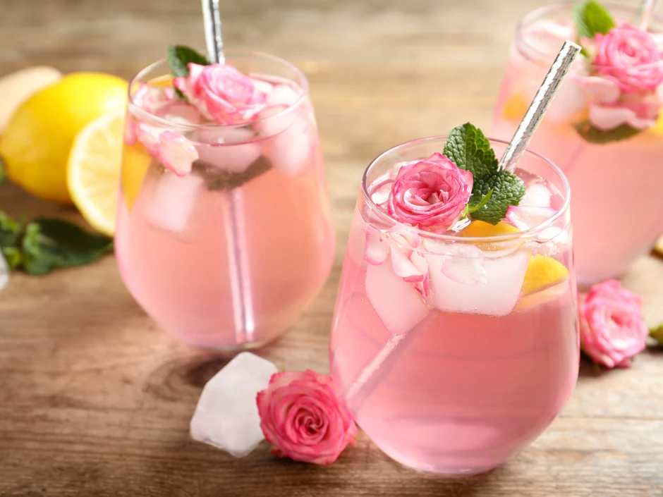 Rosenbl&uuml;ten Limonade mit Zitrone