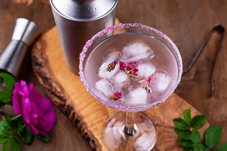 Pink Rose Cocktail mit Rosenlimonade