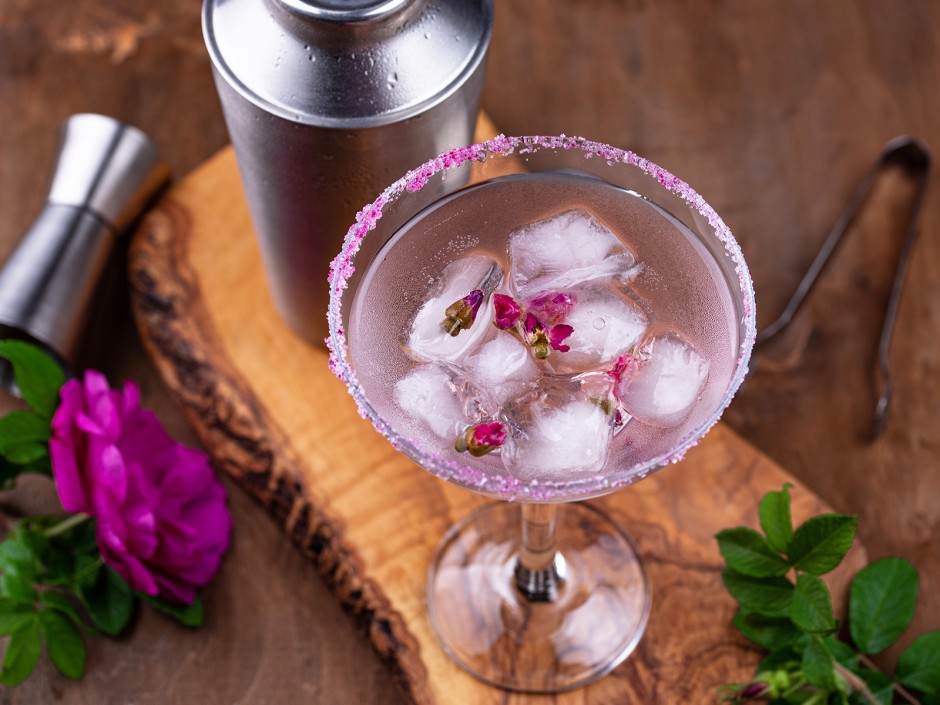 Pink Rose Cocktail mit Rosenlimonade