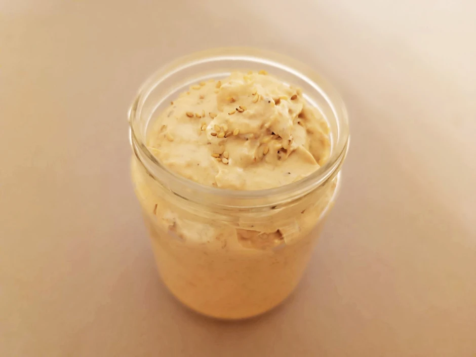 Sesam-Aufstrich mit Ingwer und Carob